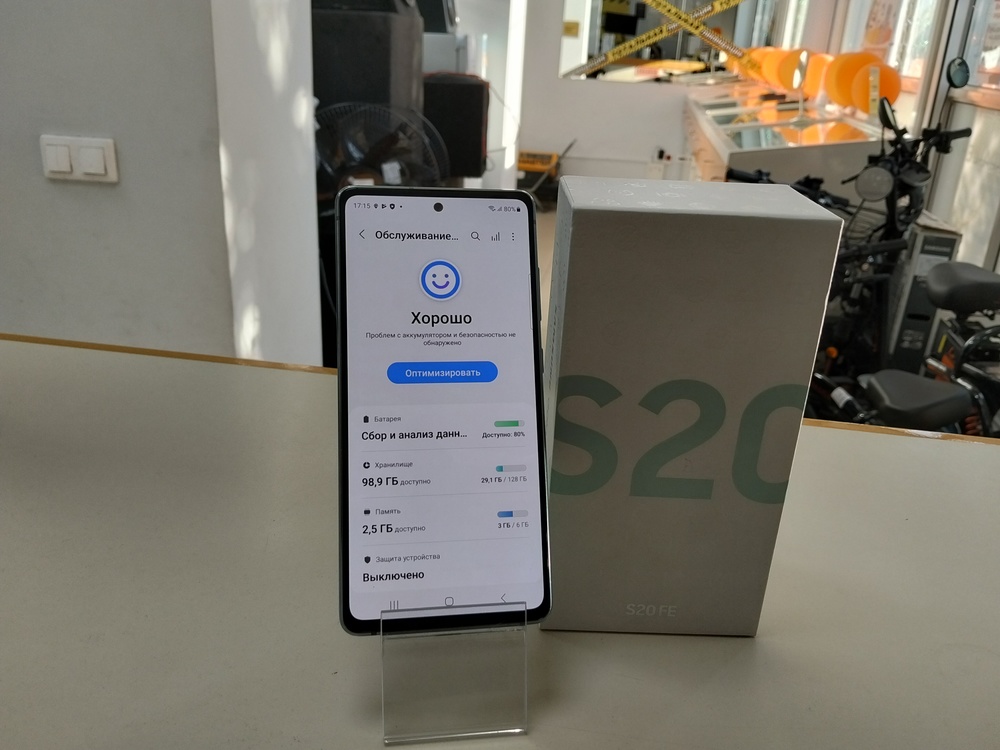 Смартфон Samsung Galaxy S20 FE 6/128