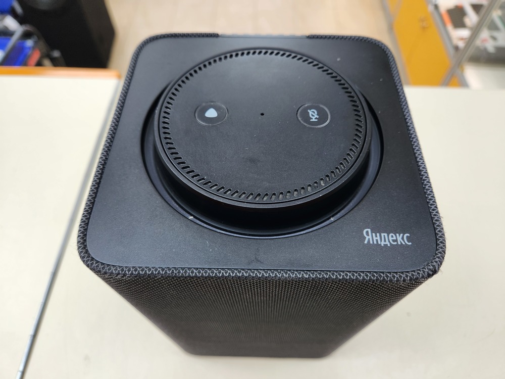 Умная колонка  Яндекс Станция Макс 1