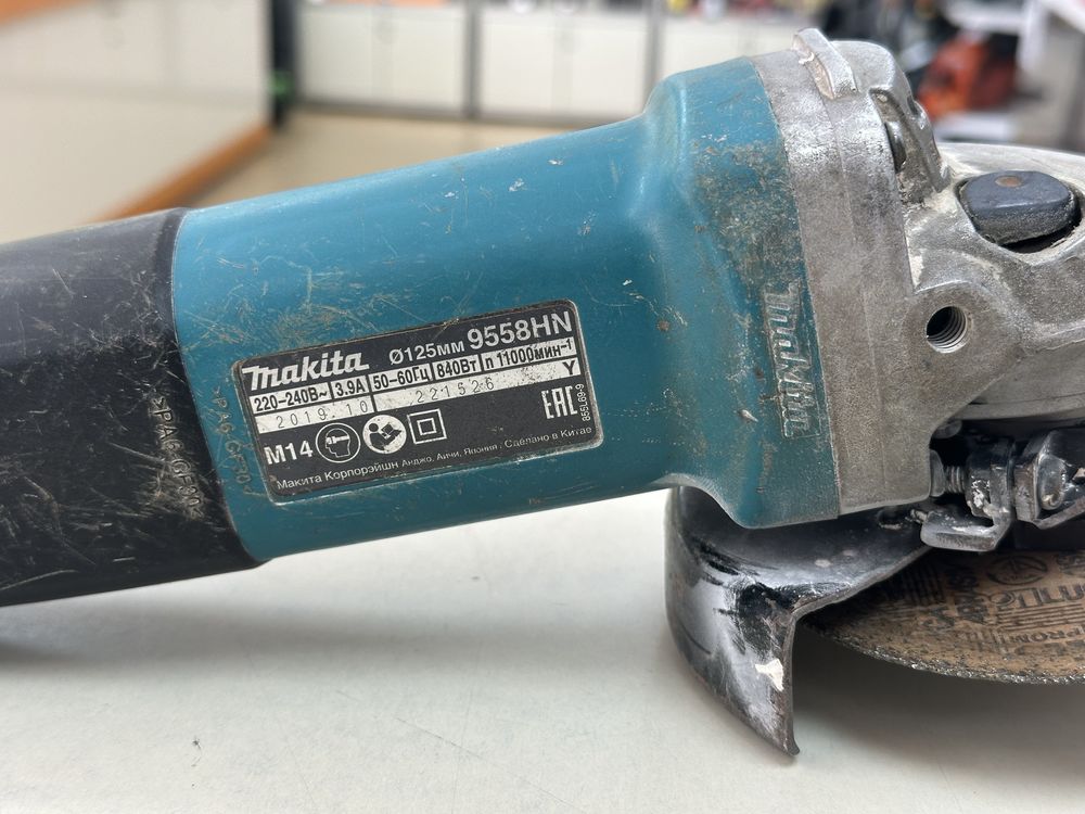 Угловая шлифмашина Makita 9558HN