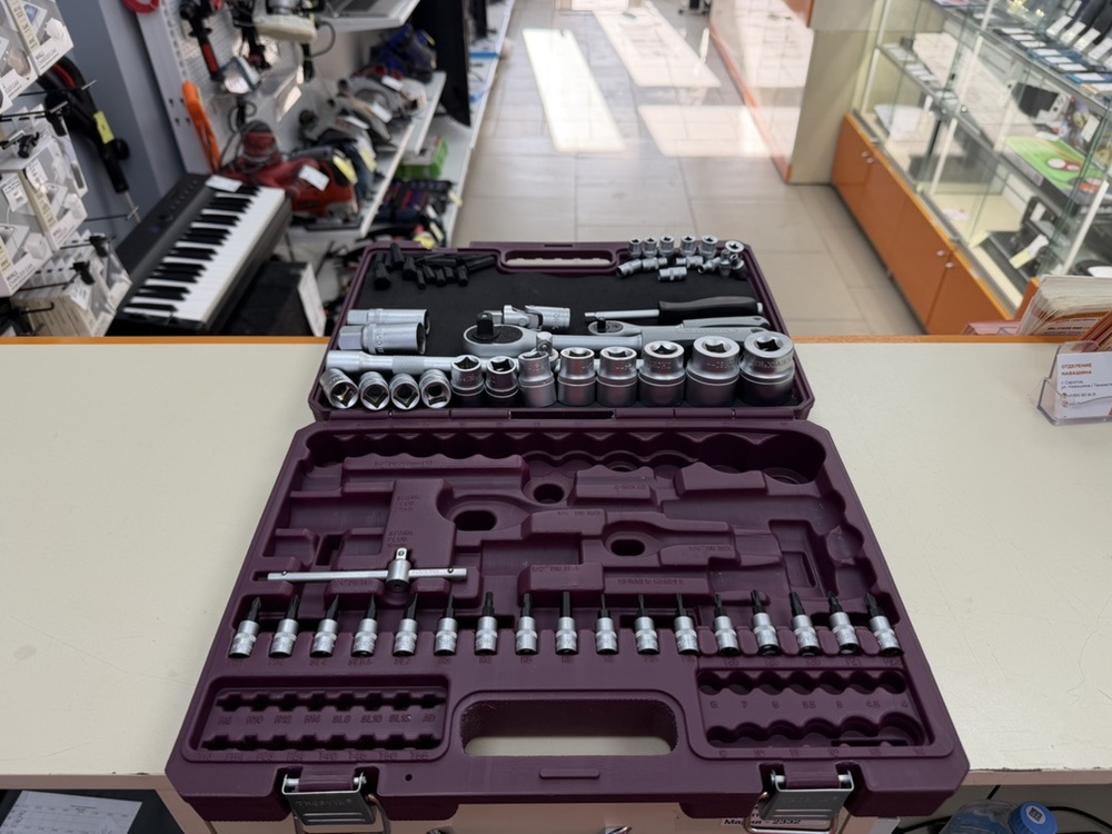 Набор инструментов Thorvik TS082 универсальный 1/4, 1/2 DR с головками торцевыми 12-гранными