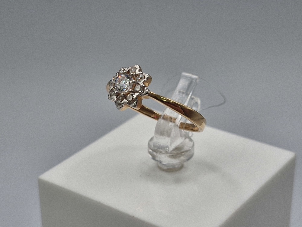 01-117797 КОЛЬЦО С КАМНЯМИ (Au 585)