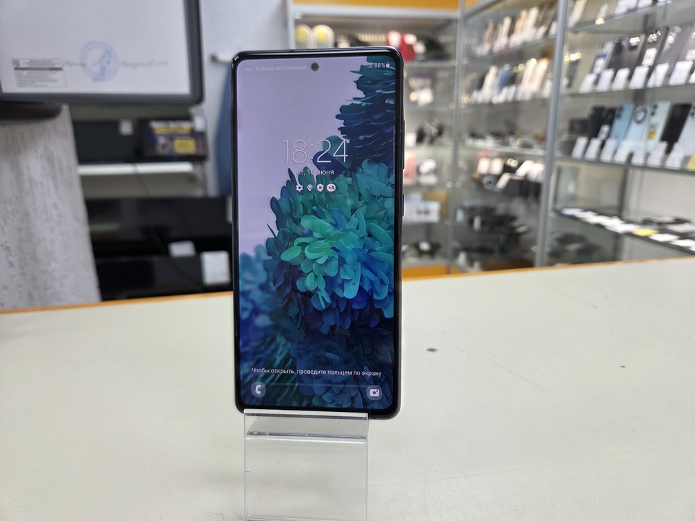 Смартфон Samsung Galaxy S20 FE 6/128