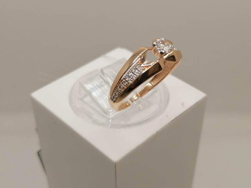 КОЛЬЦО С КАМНЯМИ (Au 585)