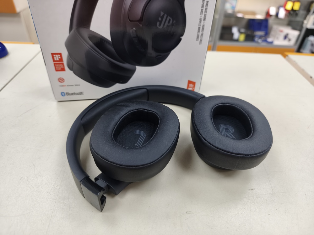 Наушники беспроводные JBL Tune 720BT;