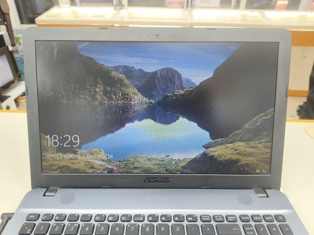 Ноутбук ASUS; Celeron N3350, HD Graphics, 4 Гб, 400 Гб, Нет