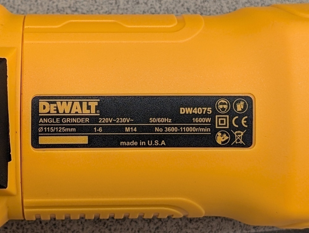 Угловая шлифмашина Dewalt DW4075
