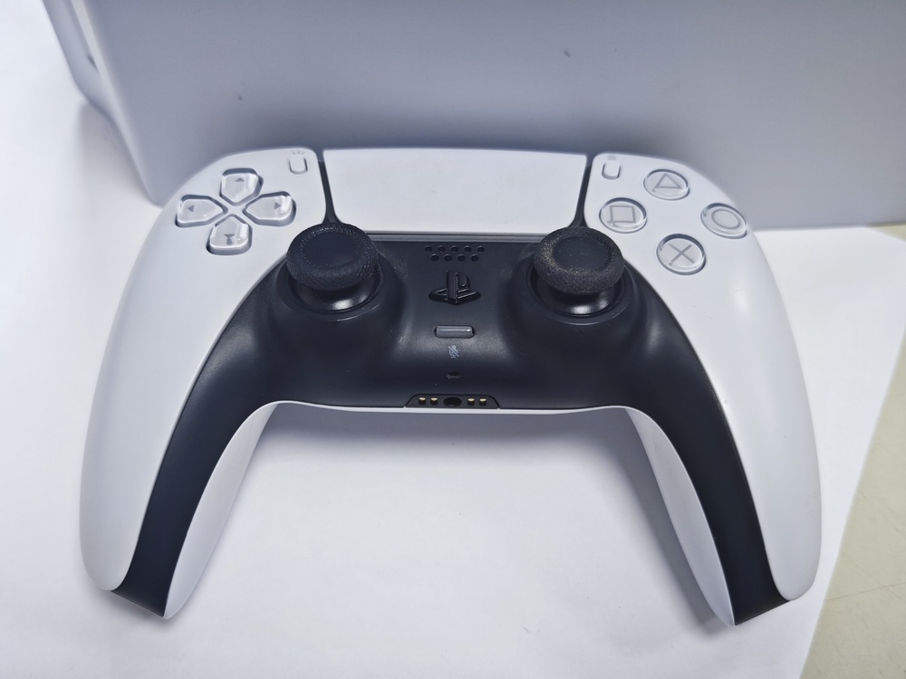 Игровая приставка PlayStation 5 825Gb (С дисководом)