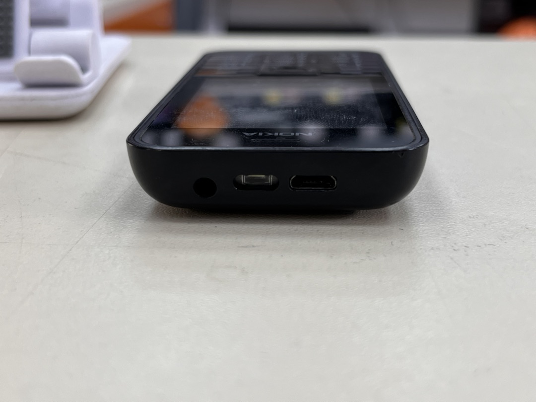 Мобильный телефон Nokia RM-969