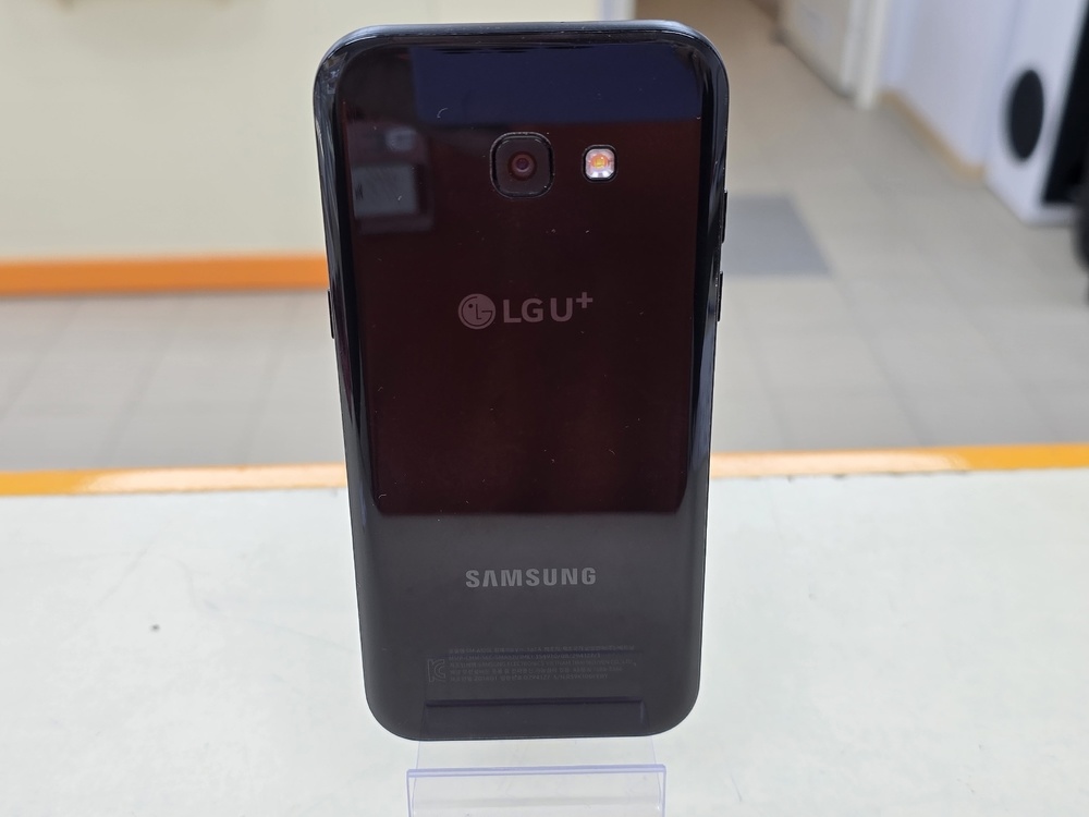 Смартфон Samsung Galaxy J5 2017