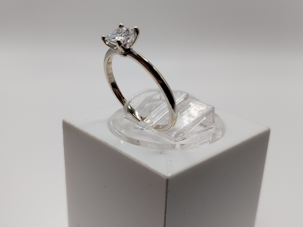 КОЛКМ585 КОЛЬЦО С КАМНЕМ (Au 585)