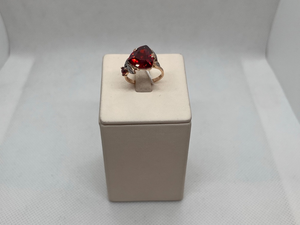 КОЛЬЦО С КАМНЯМИ (Au 585)