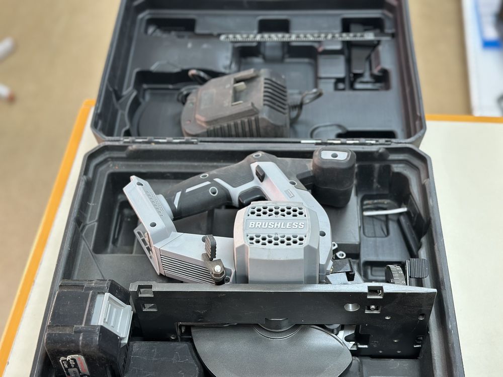 Дисковая пила Интерскол ДПА-165/18В