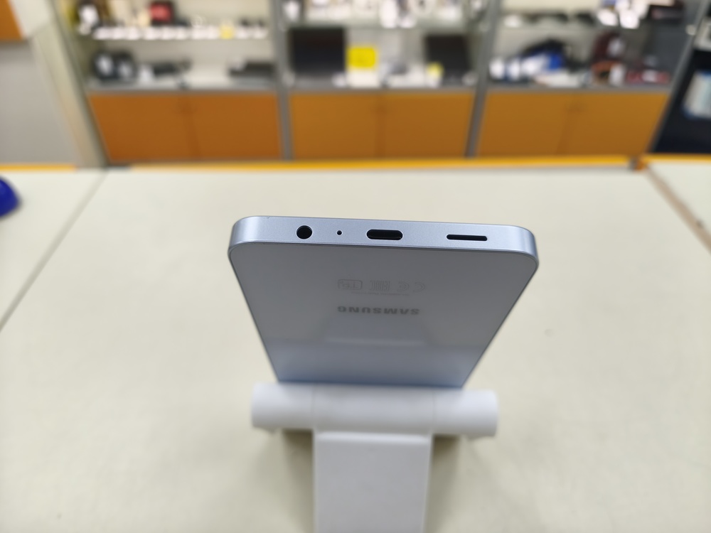 Смартфон Samsung Galaxy A06 4/64