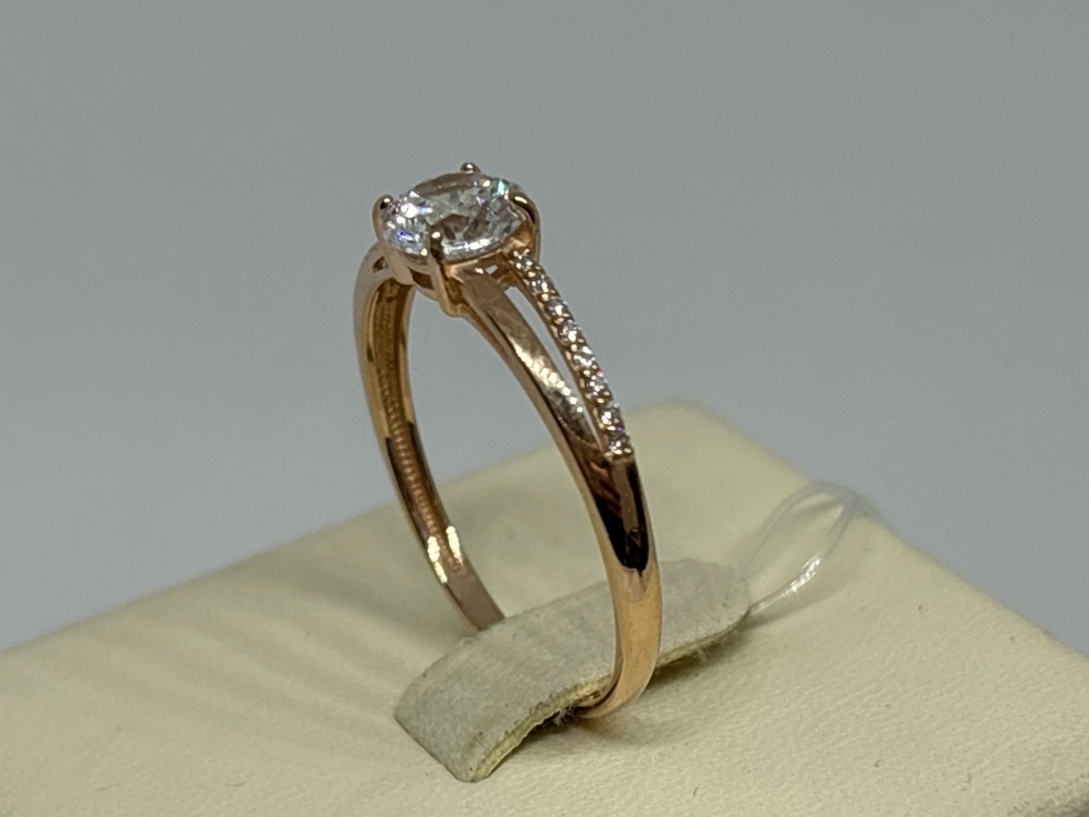 КОЛЬЦО С КАМНЯМИ (Au 585)