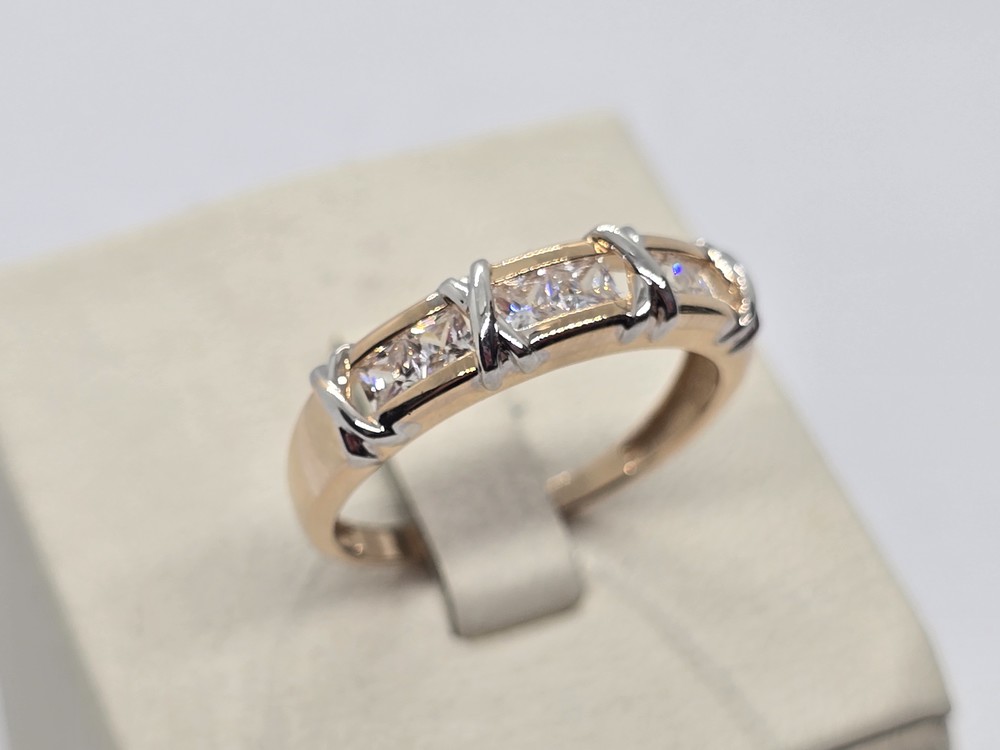 КОЛЬЦО С КАМНЯМИ (Au 585)