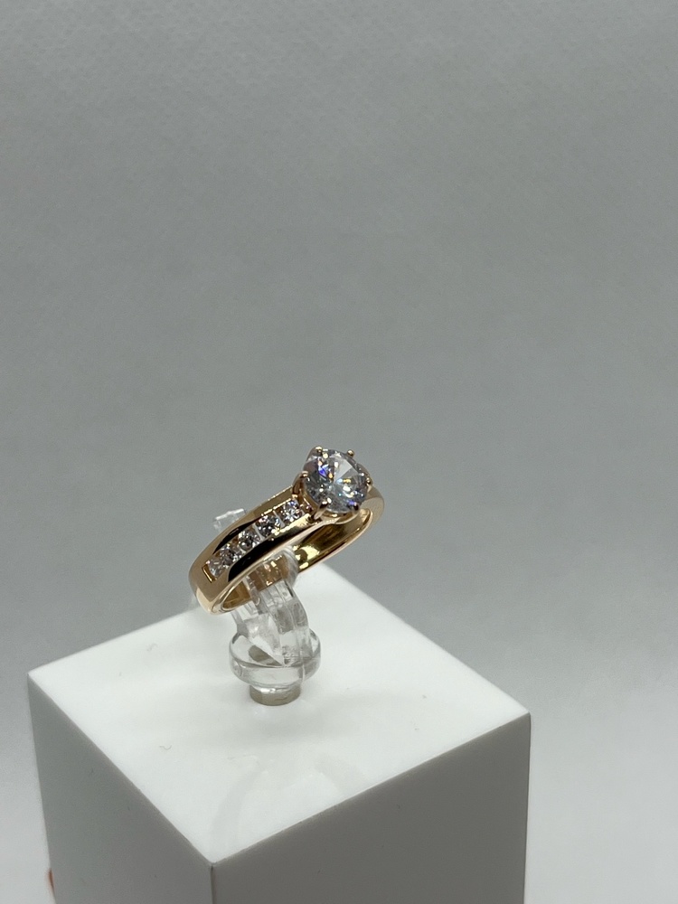 КОЛЬЦО С КАМНЯМИ (Au 585)