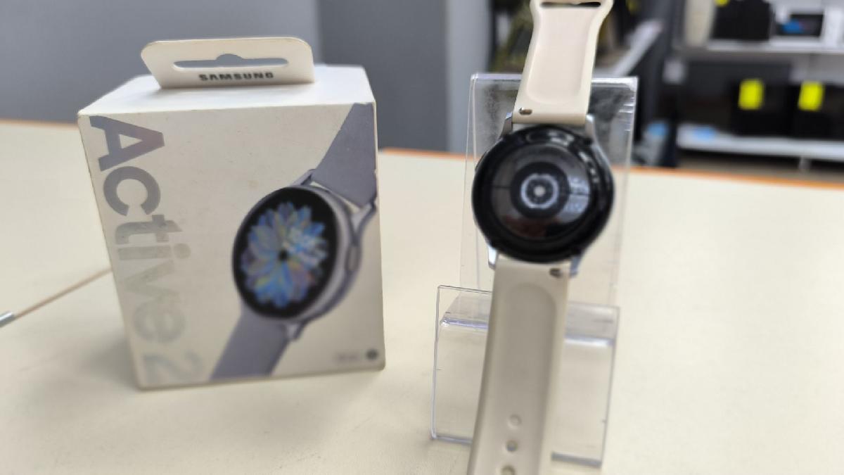 Смарт-часы Samsung Galaxy Watch Active