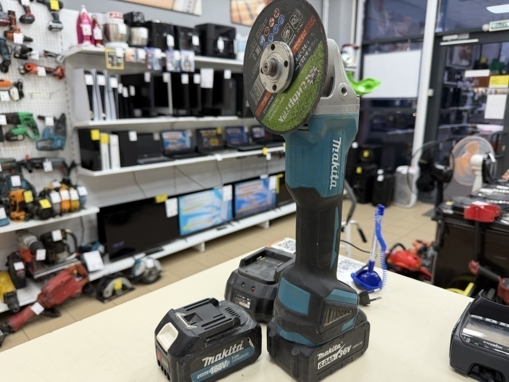 Угловая шлифмашина Makita 125