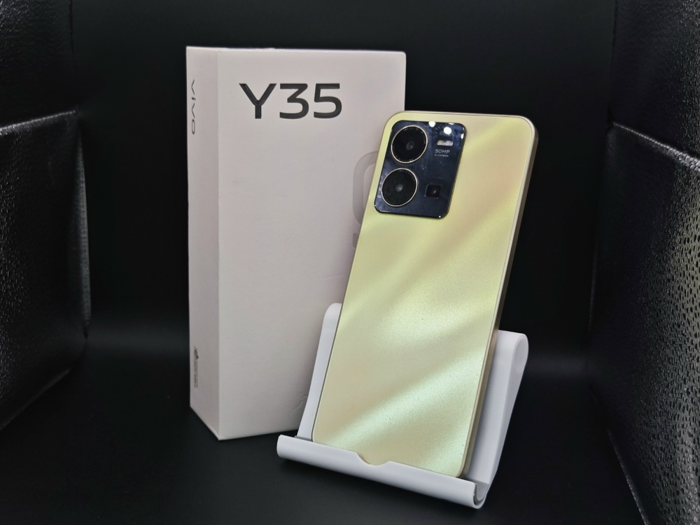 Смартфон Vivo Y35 4/64