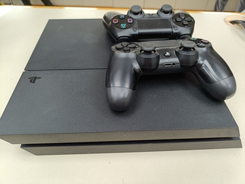 Игровая приставка PlayStation 4 1Tb