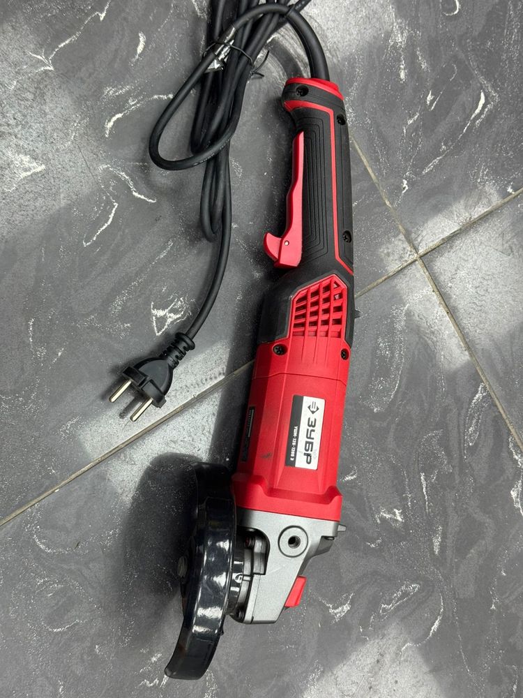 Угловая шлифмашина Зубр 125-1205 э