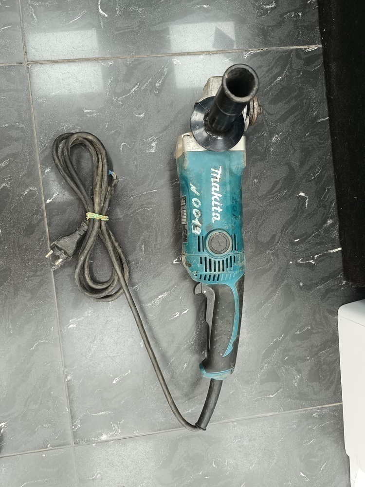 Угловая шлифмашина Makita GA9050