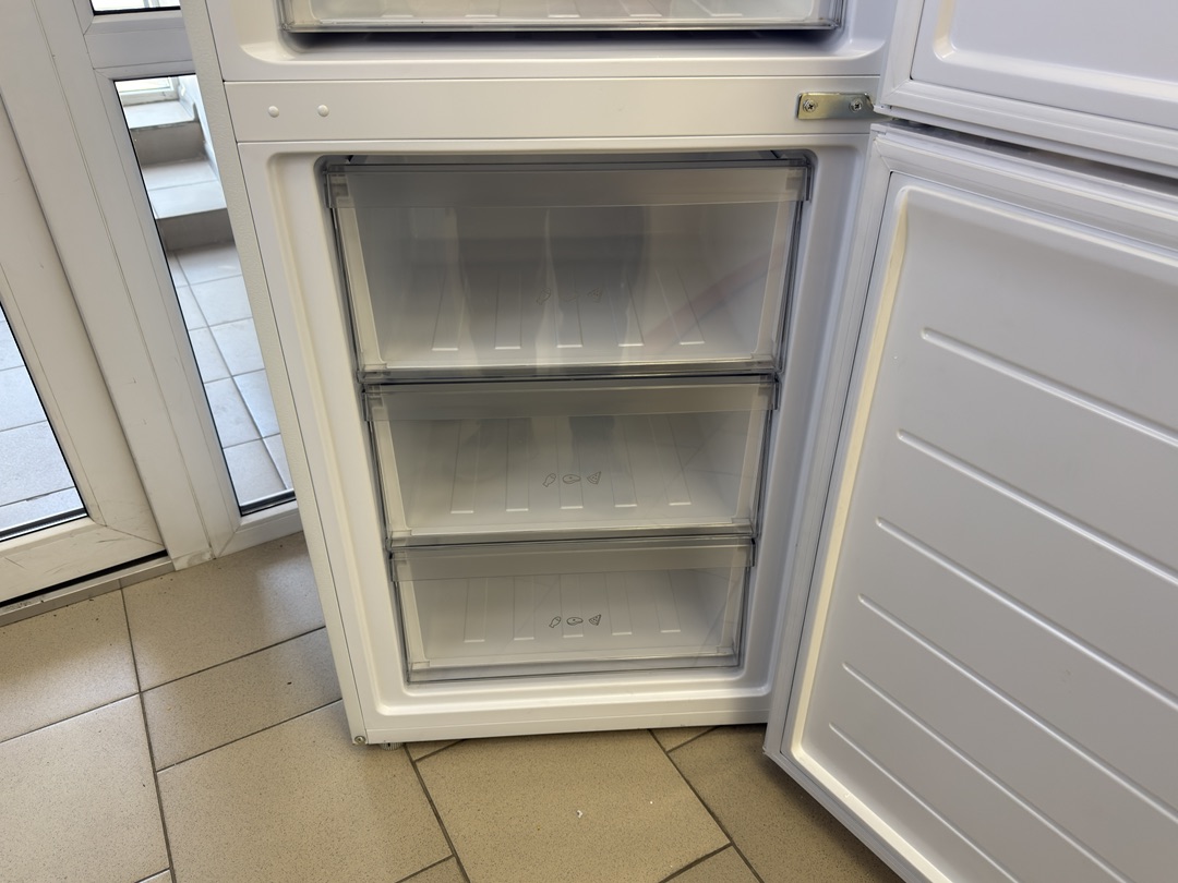 Холодильник Haier CEF537AWG