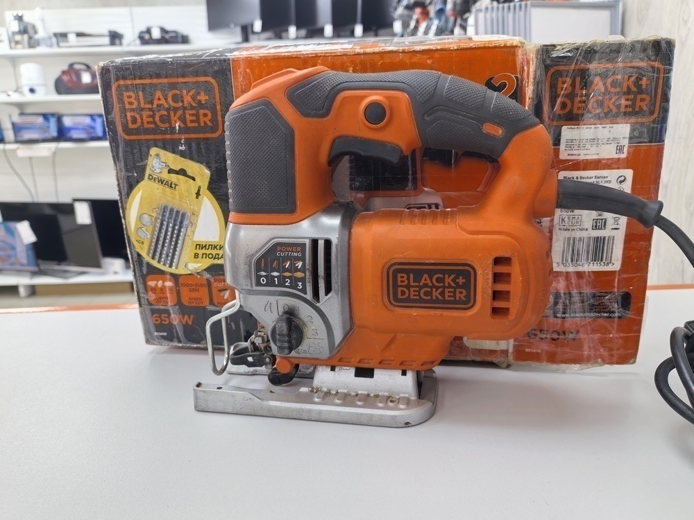 Лобзик Black & Decker BES610;