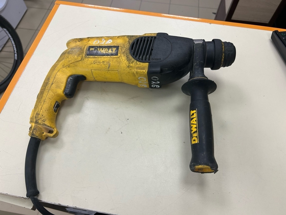 Перфоратор Dewalt D25013K