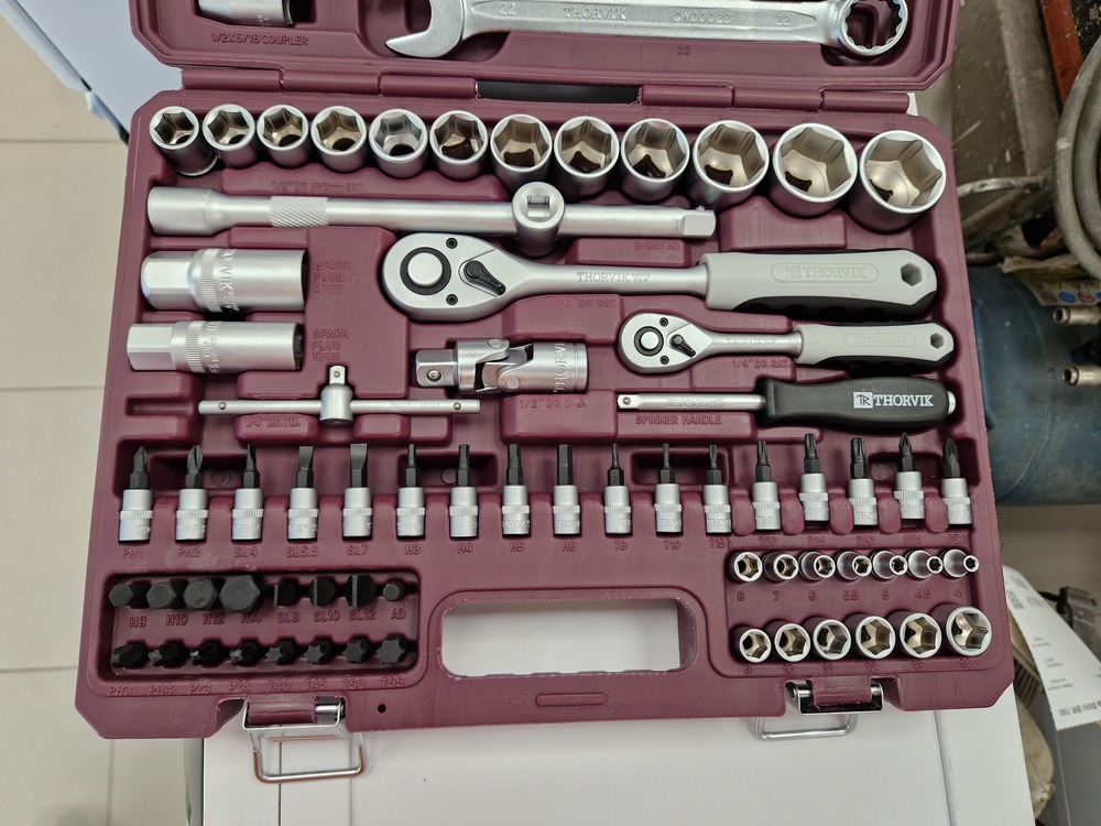 Набор инструментов Thorvik UTS0082