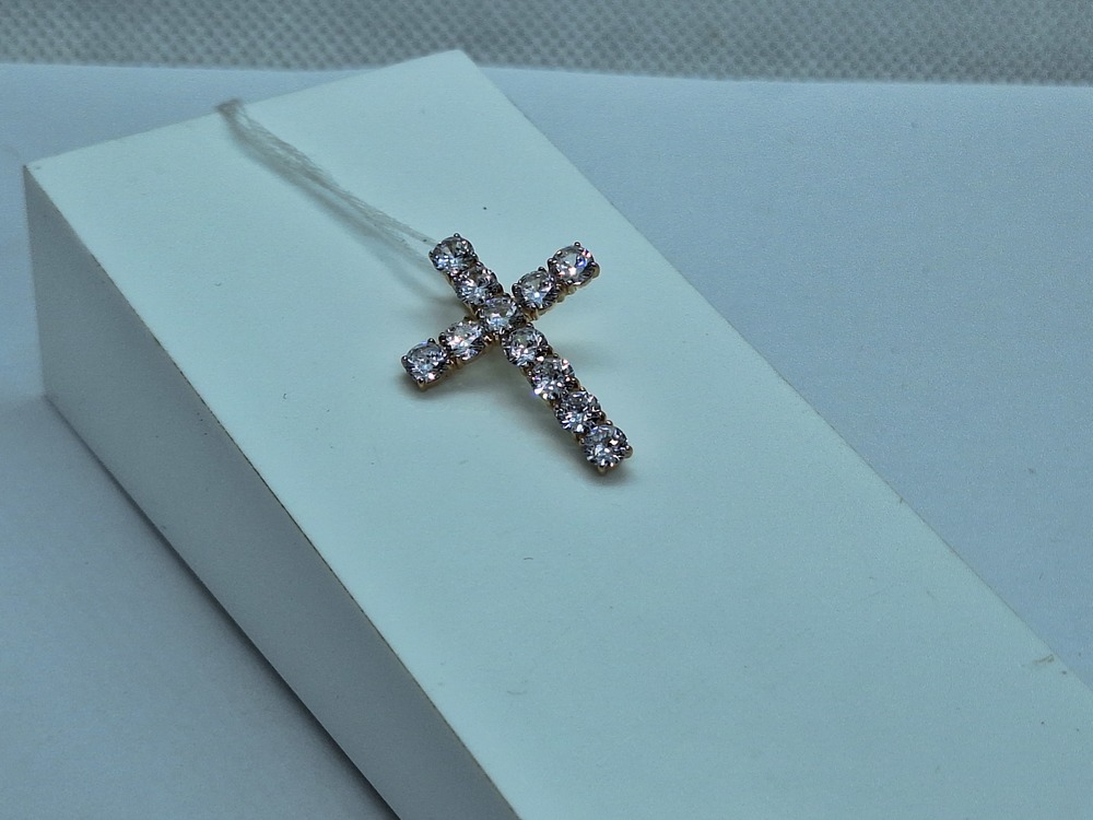 ПОДККИ585 ПОДВЕСКА КРЕСТ С КАМНЯМИ (Au 585)