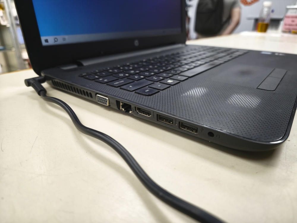 Ноутбук HP hp 250; Core i5-6200U, Radeon R5 M330, 16 Гб, 120 Гб, Нет