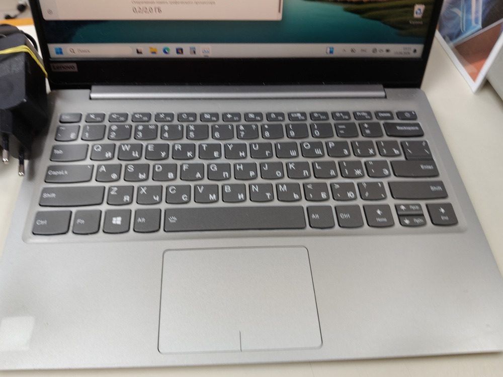Ноутбук Lenovo 320s-13ikb; Core i3-7100U, Intel UHD Graphics, 4 Гб, 256 Гб, Нет