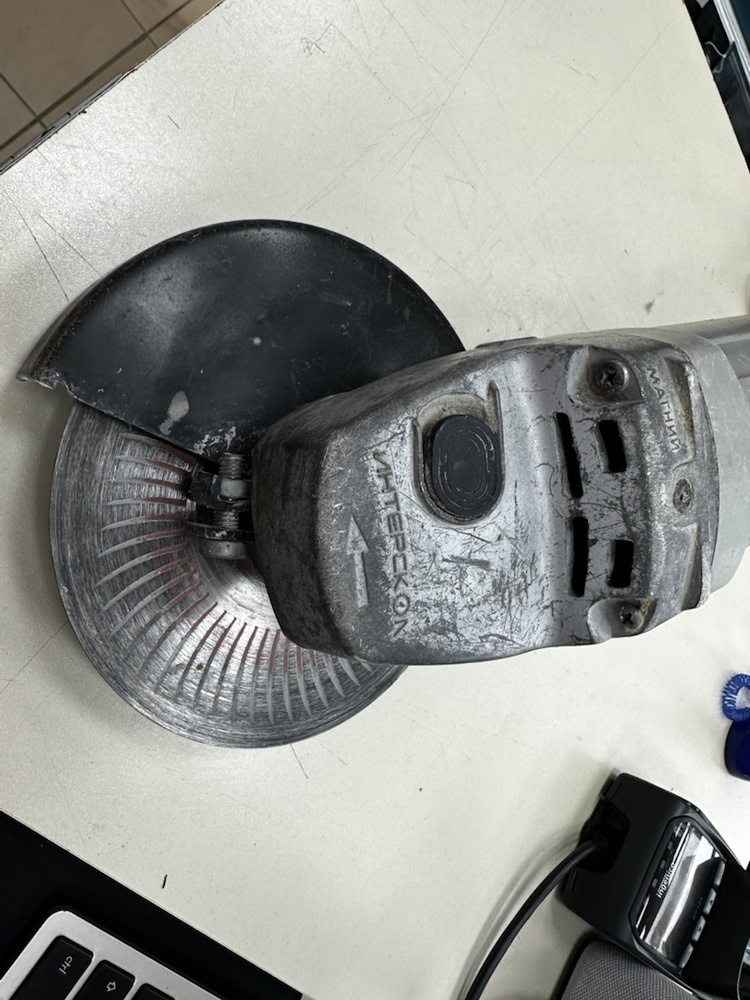 Угловая шлифмашина Интерскол 180/1800M