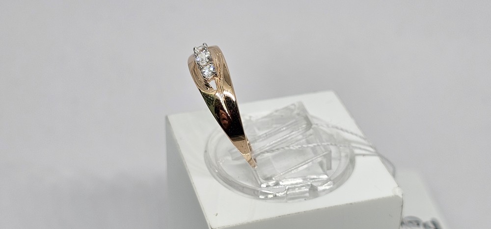 КОЛЬЦО С КАМНЯМИ (Au 585)