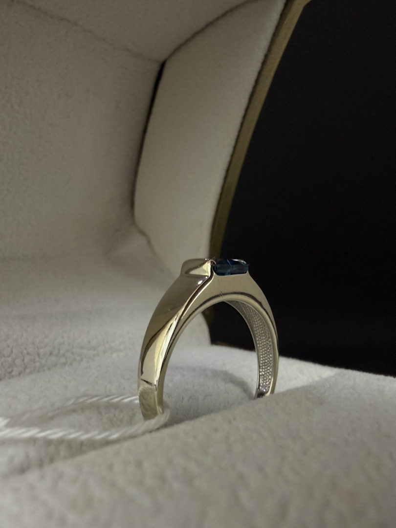 КОЛКМ585 КОЛЬЦО С КАМНЕМ (Au 585)