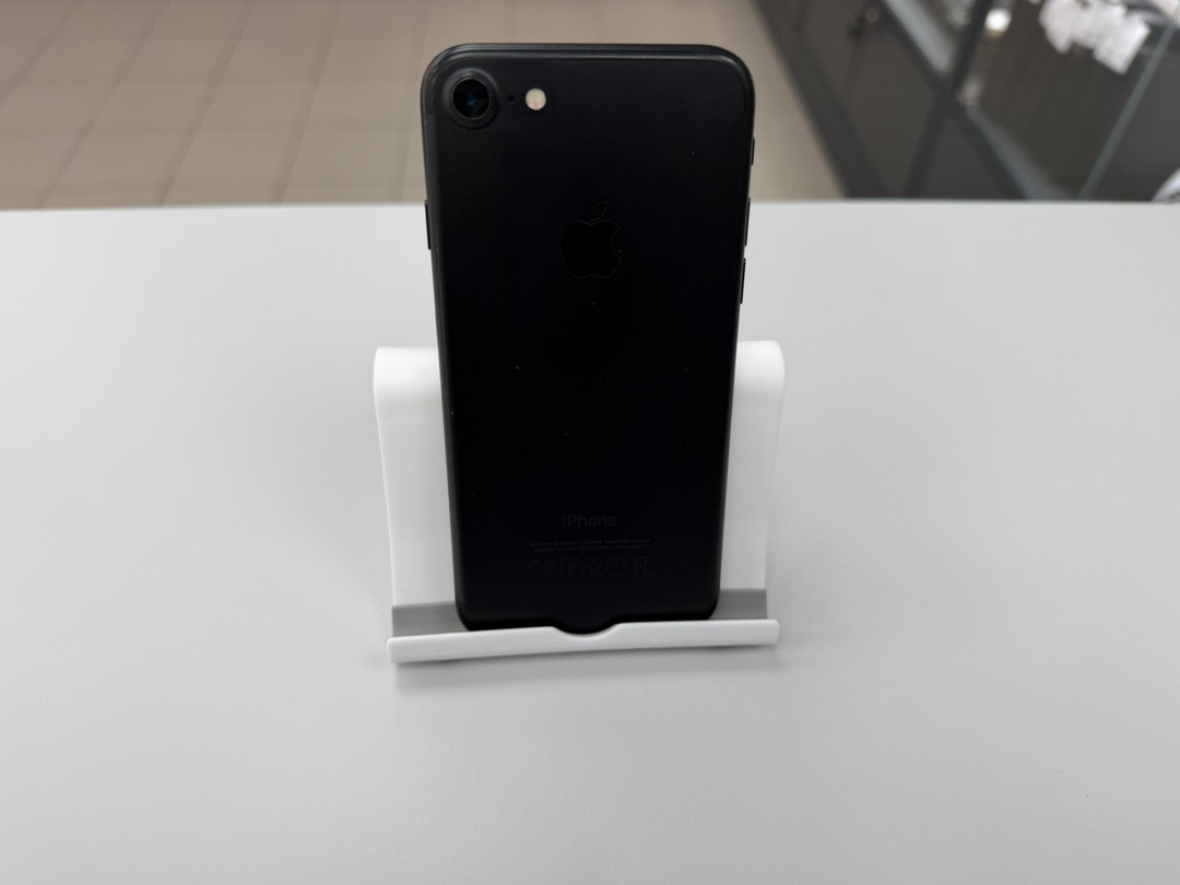 Смартфон Apple iPhone 7 32Gb