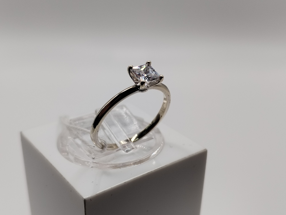 КОЛКМ585 КОЛЬЦО С КАМНЕМ (Au 585)