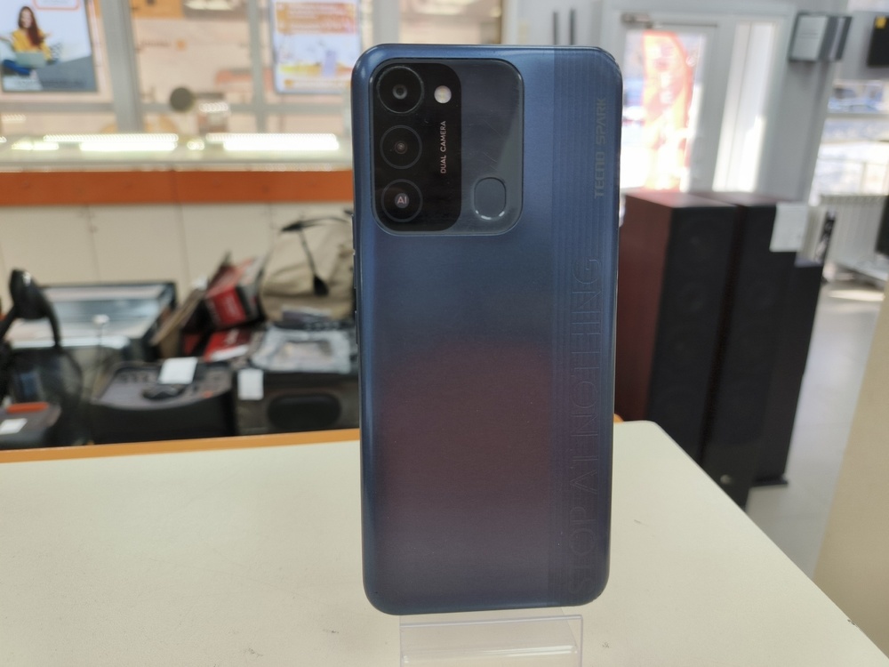 Смартфон Tecno Spark 8C 4/64
