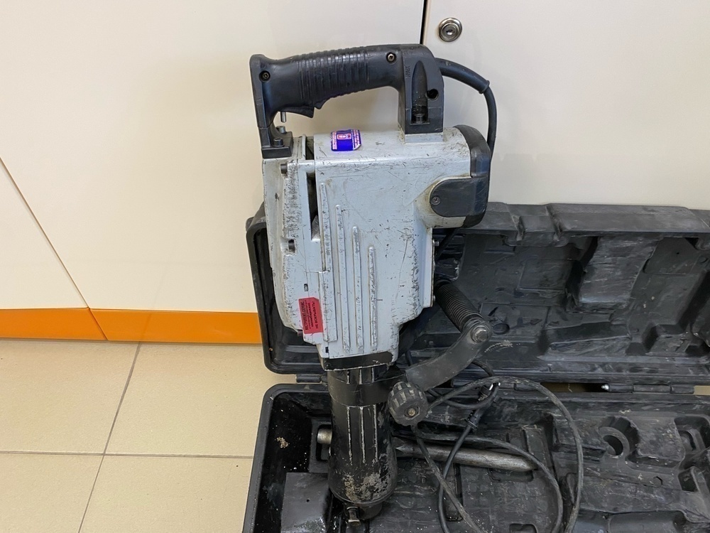 Отбойный молоток Интерскол М-25/1500