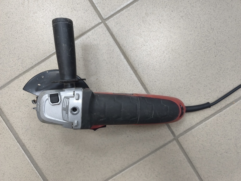 Угловая шлифмашина Elitech 10-125Э