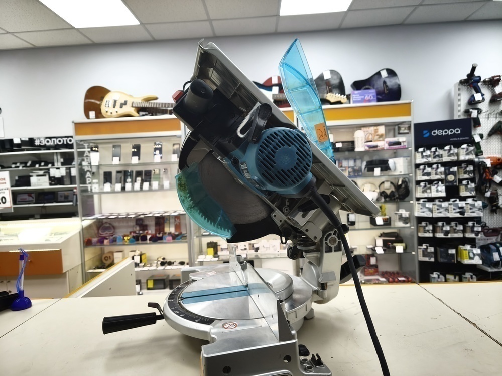Дисковая пила Makita LH1040