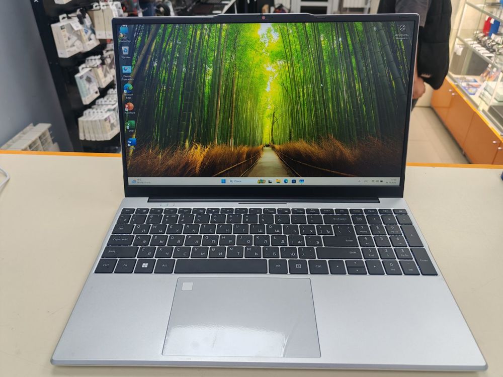 Ноутбук NoName; Core i3-6006U, Iris(R) Xe Graphics, 8 Гб, 256 Гб, Нет