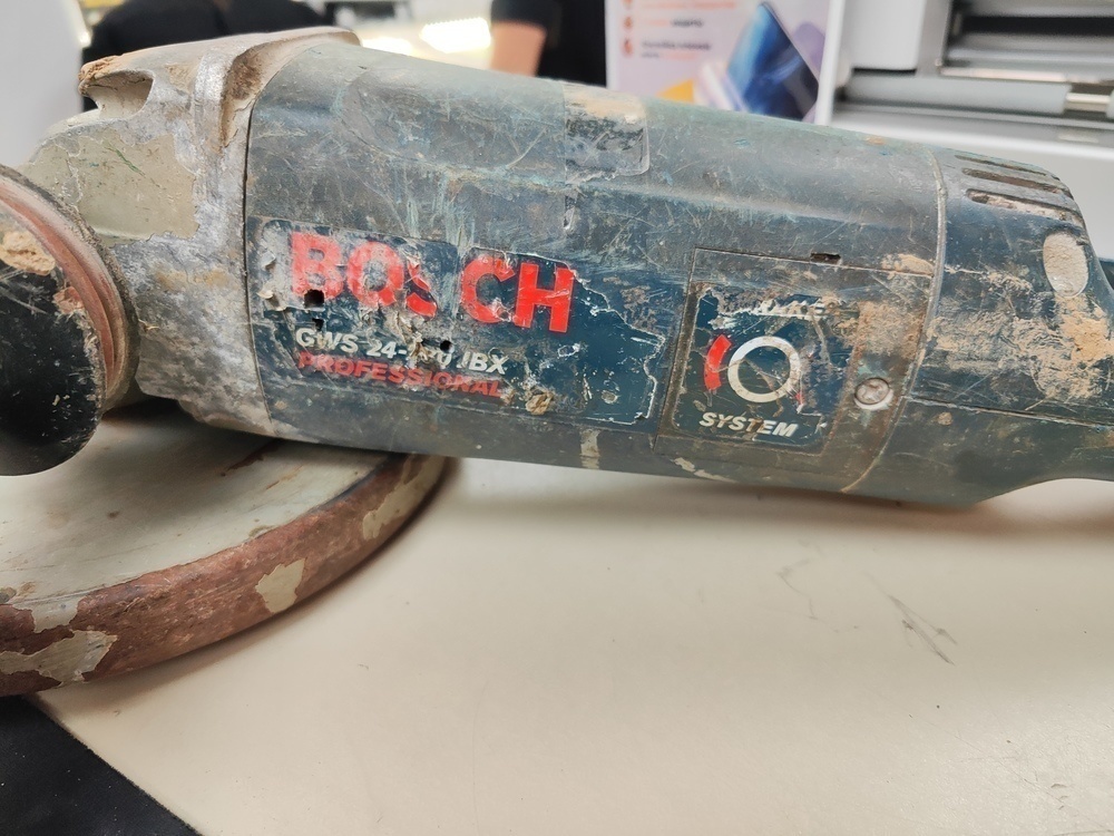 Угловая шлифмашина Bosch 24-230 JBX