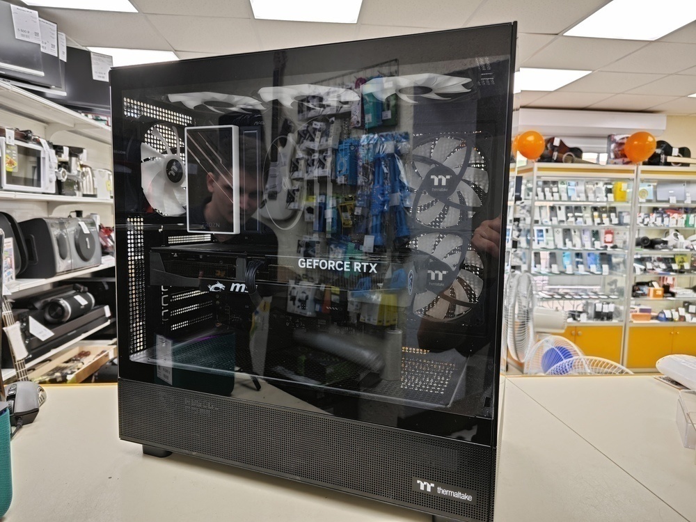 Системный блок THERMALTAKE;  Core I5-14600KF, Geforce RTX 5070, 32 Гб, 1 Tb, Нет