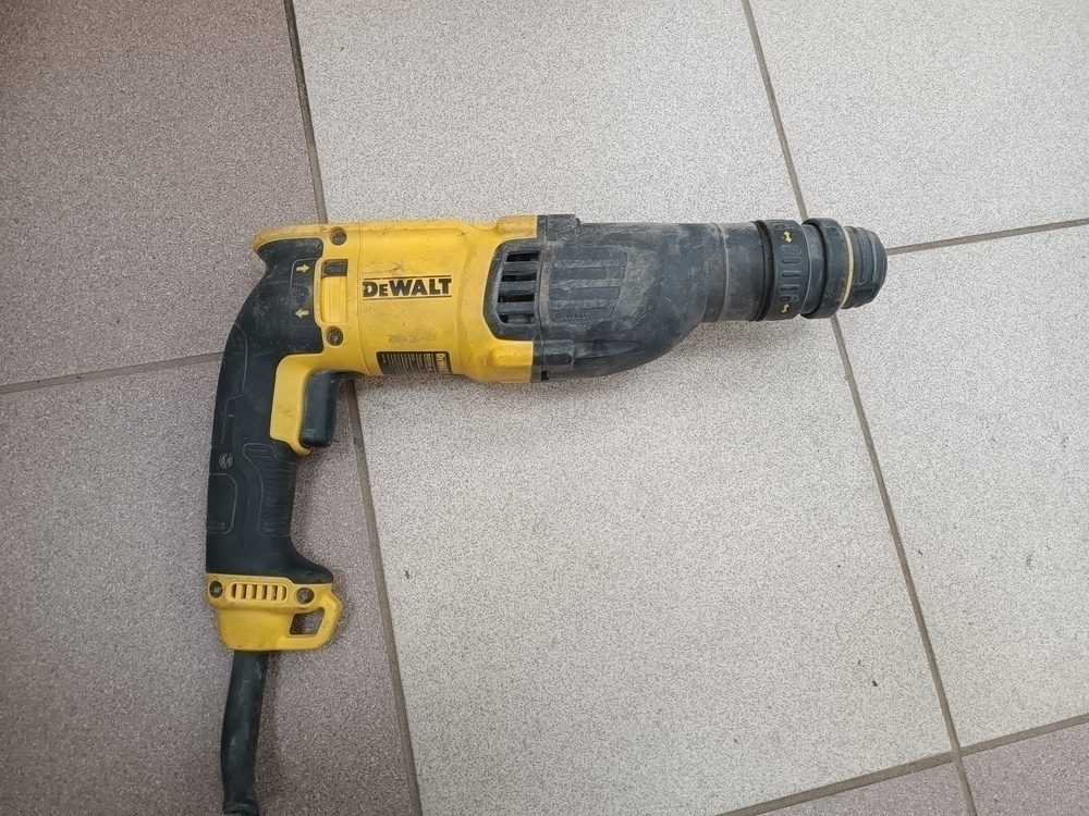 Перфоратор Dewalt D25134;