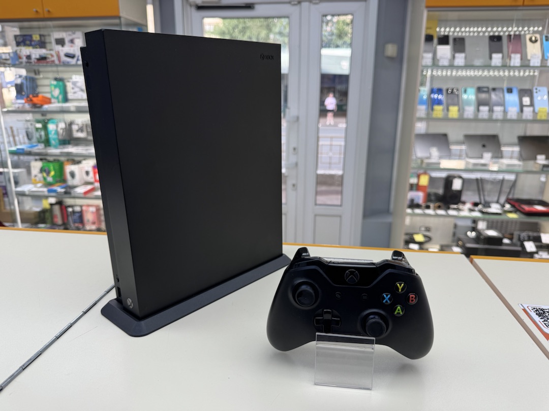 Игровая приставка Xbox One X 1Tb