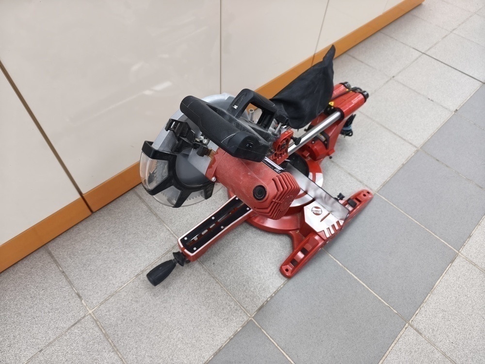 Торцовочная пила Elitech ПТ 1725К