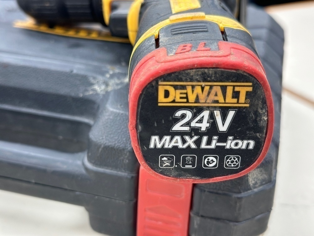Шуруповерт Dewalt NoName