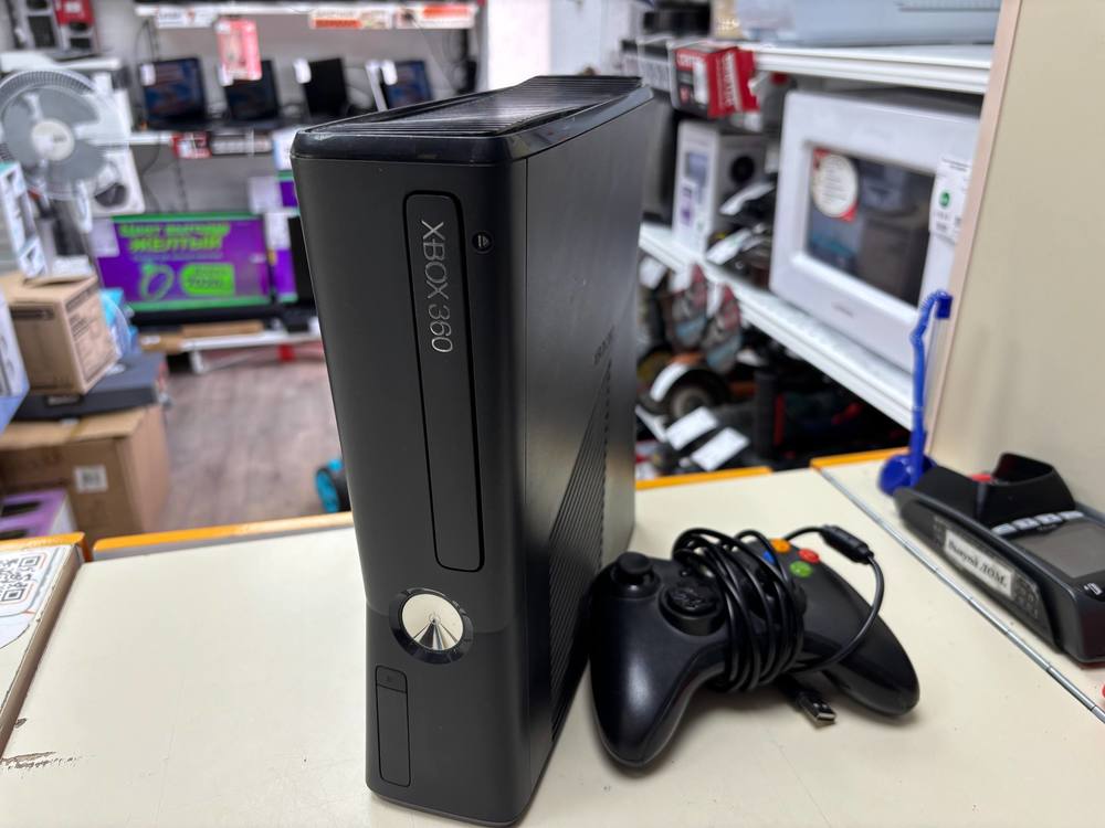 Игровая приставка Xbox 360;